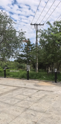闪开汽车充电站(李家庄旧址后小广场)