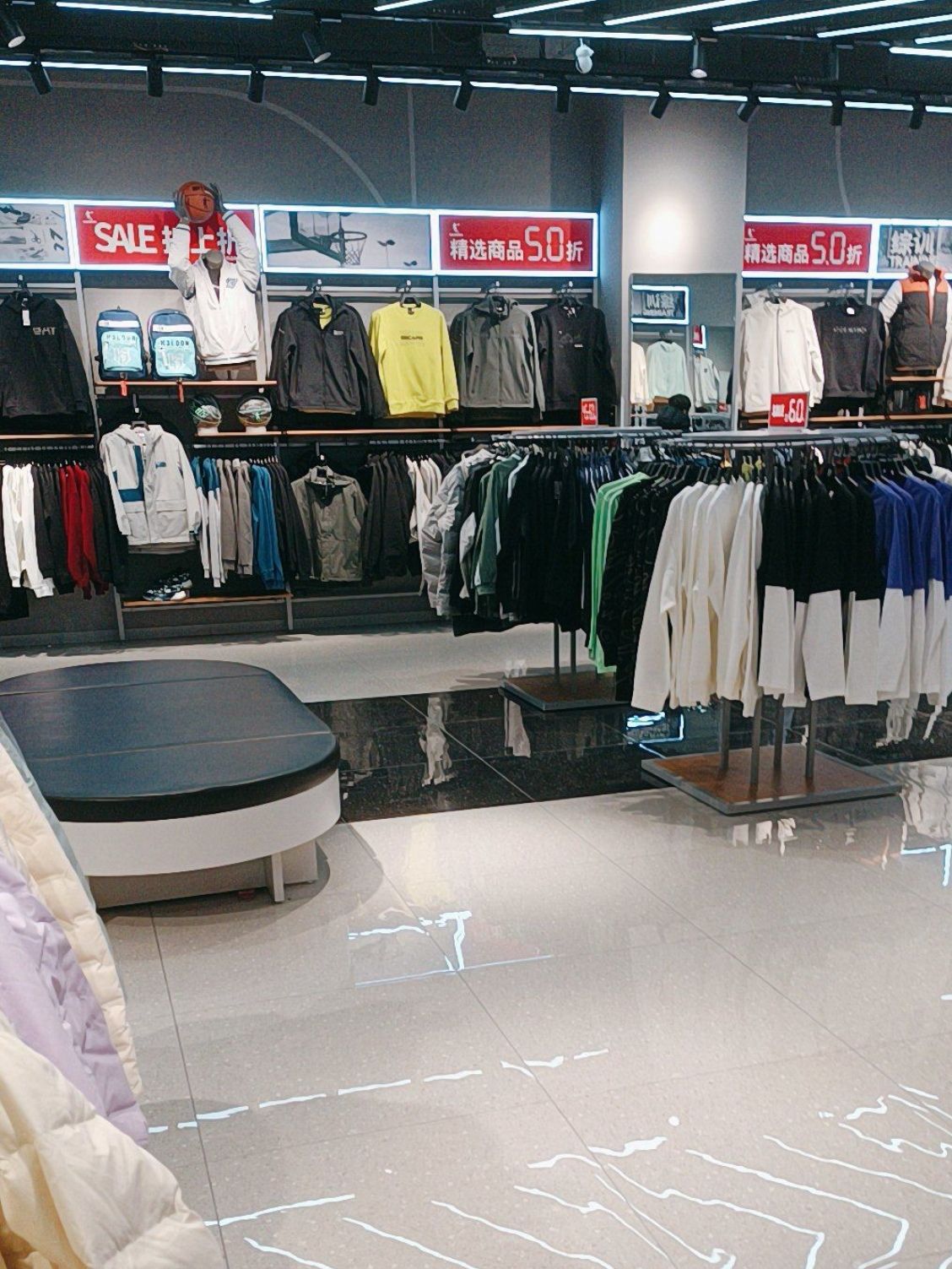 安踏(石家庄砂之船奥莱店)