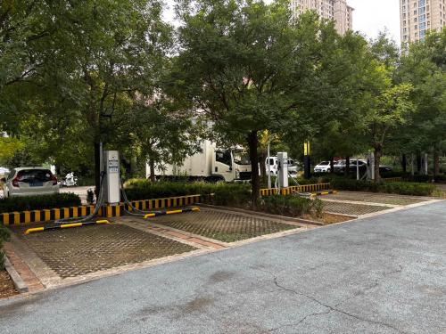 高速闪电充超级充电站(石家庄昆仑公园超充站·华为超充技术支持)