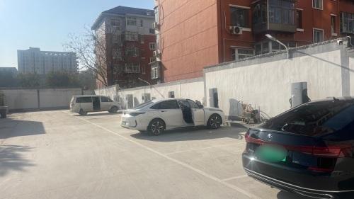汽车充电站(达克云河北品尚能源市庄路地铁口站)