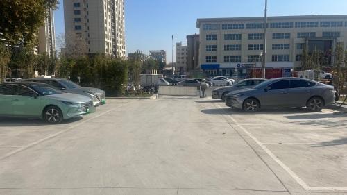 汽车充电站(达克云河北品尚能源市庄路地铁口站)