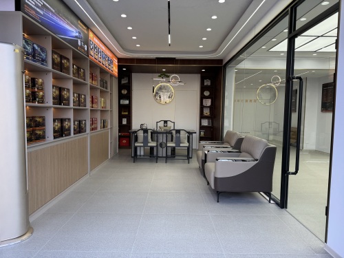 侯涛车灯澳兹姆旗舰店(定州总店)