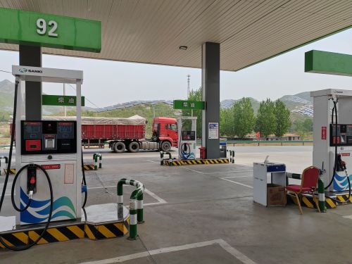 金英加油站