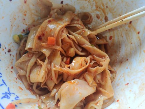秦春泼辣油泼面
