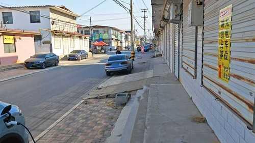 能效邻里共享汽车充电站(大河剧院西行50米路西)