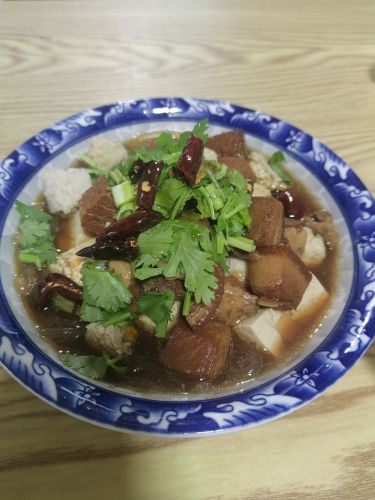 茧城巷大米饭小炖肉