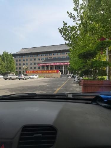 丰巢快递柜(国家检察官学院河北分院大门口丰巢柜)