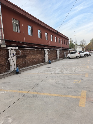 驴充充超级充电站(南贾壁小学紧临北侧路东第一个入口)