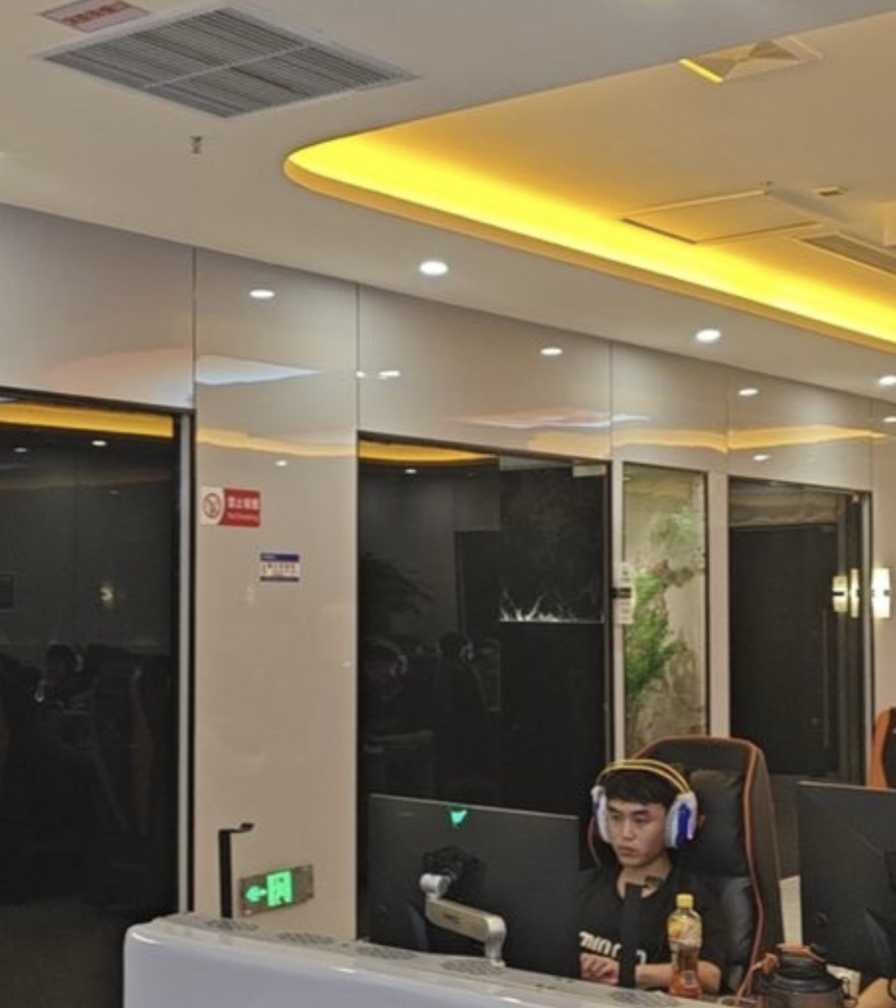 DIO电竞(欢乐汇店)