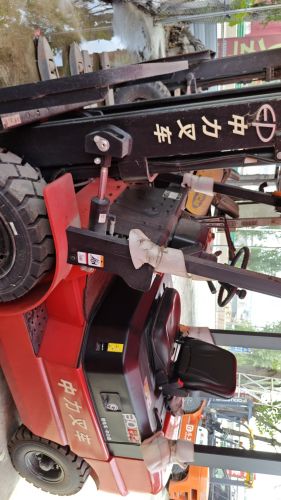 中力电动叉车