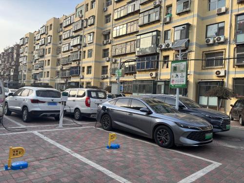 互联充电汽车充电站(东城小区电动汽车)