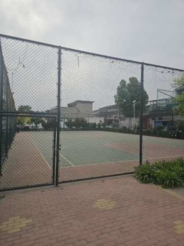南杜村篮球场