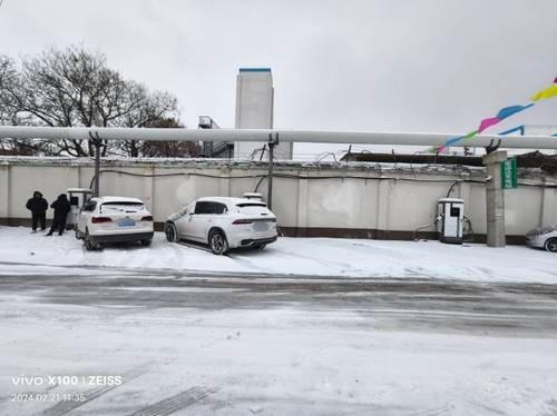 宏能充汽车充电站(圣雪路小学对面)
